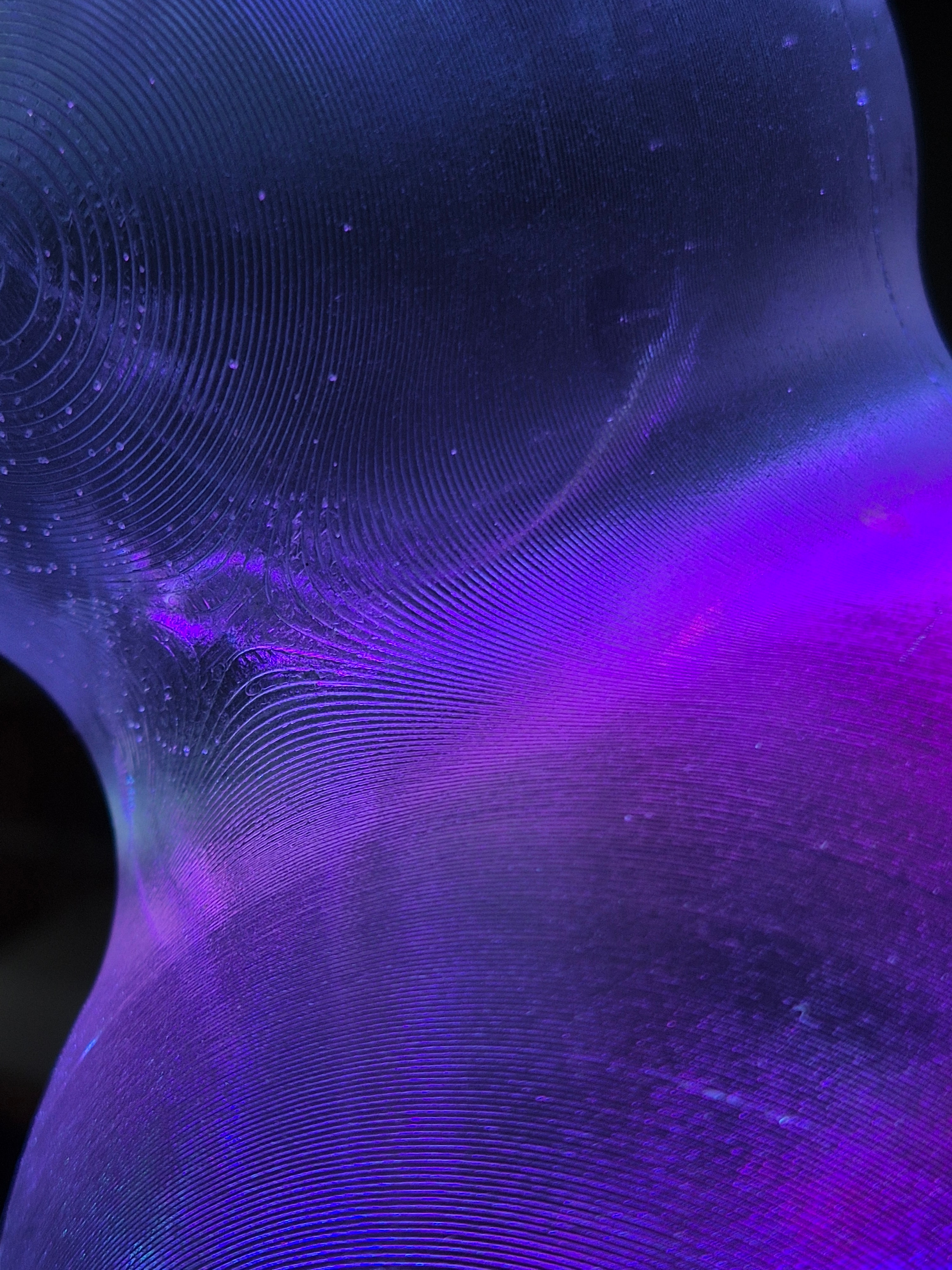 Iskanin — macro of 3D-printed surface with purple and blue internal glow